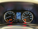 見やすい自発光式2眼メーター&センターに多彩な車両情報を表示するマルチインフォメーションディスプレイ