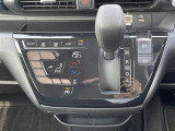 【 オートエアコン 】車内温度を感知して自動で温度調整をしてくれるのでいつでも快適な車内空間を創り上げます!