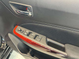 パワーウィンドウのスイッチですよ。運転席に居ながら窓を開け閉めのコントロールできます。