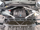【BMWクリーンディーゼル】市場をリードするディーゼルエンジン。低回転ステージ専用ターボが走り出しから効果的に過給を行いスムーズな発進加速や低燃費を実現。ディーゼルの常識を超えたスポーティな走りを!