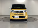 【HID】ディスチャージヘッドライトが装備されています。夜間走行時や雨の日に明るく安全に前方を照らすことが出来ます。対向車からも見えやすいので相手に接近を知らせることも出来ます。