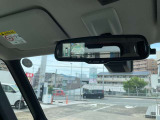 夜間の運転時、後方から車のライトの眩しさを軽減してくれる♪自動防眩付きバックミラー搭載!しかもこちらにもアラウンドビューモニターの映像が出ます!
