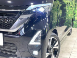 【LEDヘッドライト】悪天候や夜間走行時も良好な視界を確保し安心して運転できる高輝度LEDヘッドライトを装備!点灯速度が早く、消費電力も抑えられています。