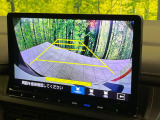 【バックカメラ】駐車時に後方がリアルタイム映像で確認できます。大型商業施設や立体駐車場での駐車時や、夜間のバック時に大活躍!運転スキルに関わらず、今や必須となった装備のひとつです!