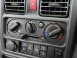 気温に合わせて直感的に操作することで、車内をいつでも快適に保てます。