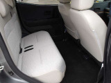後席も十分な広さがあります。ドライブや遠出をした際にも、車内でゆったりとお寛ぎいただけます。