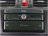 ナビ付きですので初めての場所や遠出に大活躍!Bluetoothでお使いのスマートフォンやミュージックプレイヤー接続することで音楽の再生もできます!!またフルセグでのテレビの視聴も可能!!