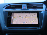 ディスカバーメディア搭載。「VW Connect」というeSIMが内蔵された画期的なシステムです。地図データなど自動で情報を更新することができるのが大きな魅力。なお、CD/DVD・TVは廃止されてます