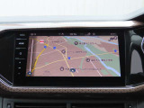 ディスカバーメディア搭載。「VW Connect」というeSIMが内蔵された画期的なシステムです。地図データなど自動で情報を更新することができるのが大きな魅力。なお、CD/DVD・TVは廃止されてます