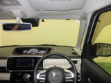ドライバー目線で、使いやすく安全操作性と良好な視界を実現した運転席です。