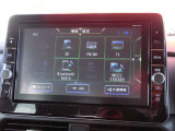 ナビゲーション+AV 2画面表示(デュアルウィンドウ)、TV、FM/AM、Bluetooth Audio、SDカード、DVD再生、 CD録音/再生、ハンズフリーフォン、スマホ、Nissan Connectサービス対応の高性能9インチ大型ナビです。