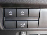 ハンズフリーオートスライドドア〈両側〉(挟み込み防止機構付)は運転席からも開閉可能。また、荷物やお子さまの抱っこで両手がふさがっていても、片足を振り入れるだけでスライドドアが開閉できます。