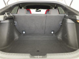 【トランク】積み込みやすくて、たっぷり積める荷室です。シートアレンジできるものは、乗車人数と荷物の量や大きさによってシートを動かすことができるので、より快適なドライブが可能です!
