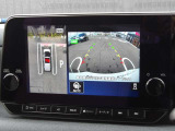 車両を上から見ているようなアラウンドビューモニターの映像をナビゲーション画面に映し出してくれるので、小さなお子様や障害物を確認できます。運転のしやすさはもちろん、事故防止にも役立ちます!