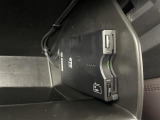【ETC】有料道路を利用する際に料金所で停止することなく通過できる、ETC車載器(ノンストップ自動料金収受システム機器)が装備されています。セットアップを行うことで利用可能になります。