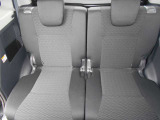 後部座席も広々です!目立った汚れや傷もなく綺麗です!納車の際にはルームクリーニングを実施しております!
