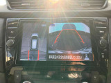 【インテリジェントアラウンドビューモニター】駐車中のクルマを空から見下ろしているかのような映像で表示し、駐車をアシストします!