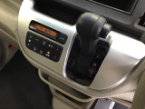 発進時から滑らかに加速する無段階変速のCVTはストップ/ゴーの多い街の中も快適です