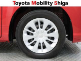 シンプルなデザインの純正ホイールキャップです。落ち着いたデザインですので車体と一体感があります。
