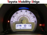 運転席前に設計されたシンプルで見やすいメーターです。
