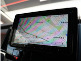 お車選びをお楽しみ頂けるよう、在庫車の展示スペースを十分に確保しております。