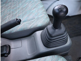 『1台』のお車に対して、3名体制で日々議論を重ね仕入れを行っております。