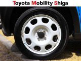 シンプルなデザインの純正ホイールです。落ち着いたデザインですので車体と一体感があります。