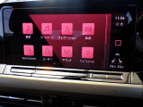 【純正ナビ】一体感のあるナビは、高級感ある車内を演出してくれます。