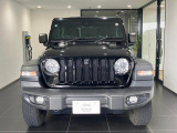 【フロントグリル】7スロットルグリルはJeep伝統の証です。SUVのみにこだわり続けている伝統あるJeep車へお乗り頂いてみてはいかがですか?