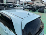 目立つキズ凹み等はありませんが、中古車という商品の特性ルーフには子キズや塗装しみがあります