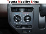 マニュアルエアコン装着車です。お好みのモ-ドに設定して、快適な室内温度をお楽しみ下さい。