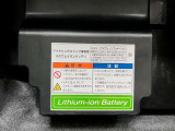減速時の回生エネルギーを利用して発電したエネルギーを蓄え、オーディオやエアコン、ヘッドライトなどに使う事で、エンジンの負担を減らす「Sエネチャージ」搭載車両です。
