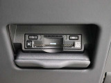 路上に設置されたインフラ設備との双方向通信を行うETC2.0ユニットを搭載!高速道路の進行先の渋滞情報や、停止車両などを画面表示や音声で提供します。