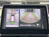 【マルチアラウンドモニター】まるでクルマを真上から見下ろしたかのような視点で駐車をサポートします!クルマの斜め後ろや真横など、前後左右の4つのカメラの映像が合成されて、モニターに映し出されます。