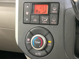 【オートエアコン】一度お好みの温度に設定すれば、車内の温度を検知し風量や温度を自動で調整。暑い…寒い…と何度もスイッチ操作をする必要はありません。快適な車内空間には必須の機能ですね♪