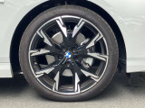 自動車保険も純正のクオリティを。BMWの正規ディーラーのみが取り扱い可能な、BMW専用自動車保険。専任のスタッフが皆様のカーライフを24時間365日サポート致します。