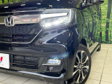 【LEDヘッドライト】悪天候や夜間走行時も良好な視界を確保し安心して運転できる高輝度LEDヘッドライトを装備!点灯速度が早く、消費電力も抑えられています。