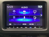 ワイド画面のナビゲーションはフルセグTV対応のGathers純正メモリーナビを搭載しています。Bluetoothオーディオ機能がありますので、スマートフォンなどの音楽も再生できます。