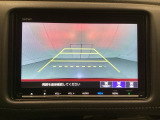 バックでの車庫入れも安心です! リアカメラが付いているバックモニター付のナビを装備しております。操作線もついており距離感も画面から確認できます。