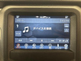 マットブラックにホワイトのLIBERALAのロゴの建物と看板が目印です。