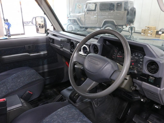 トヨタ ランドクルーザー70 4.2 ZX ディーゼル 4WD の中古車詳細