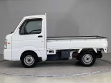【ユーカーズ浜線へようこそ】屋根付駐車場なので、雨でもゆっくり車をご覧いただけます!当社は、新車、中古車、サービス工場と併設しております。トラブル時も安心です!