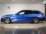 【拘りのFR】BMWが多く採用するFR車。ダイレクトでスポーティな加速感・シャープなハンドリングを実現。縦置きエンジンレイアウトにより、フラットで上質な乗り味です。