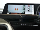 パノラミックビューモニター装備!車両に取り付けたフロント、サイド、バックカメラの映像を合成して画面上に表示させることで、低速時の運転を補助する装置です。車両本体の取扱書もお読みください。
