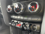 気になる車はすぐにお問い合わせください!画面右側の0066から始まる無料ダイヤルからお問い合わせ下さい!専門スタッフがお車のご質問にお答えいたします!