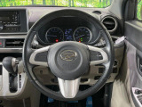 【純正革巻きステアリング】上質な革を使用することで、手にしっかり馴染みとても運転しやすいハンドルです♪