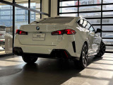 BMWのメカニックによる、100項目の納車前点検エンジン、ミッション、マフラー、電気系統やコンピュータなどを詳細に点検します。交換基準の部品があれば、純正部品を使用し整備した後にお客様にお渡しします。