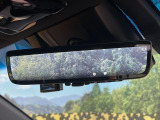 【デジタルインナーミラー】後席の大きな荷物や同乗者で後方が確認しづらい時でも安心!カメラが撮影した車両後方の映像をルームミラー内に表示。クリアな視界で状況の確認が可能です!