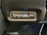 ハンドルの左下にETCがついています。高速道路の料金所の通過も楽々です。 カードの取り出しもしやすい場所についています。