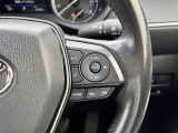 【レーントレーシングアシスト(LTA)】レーダークルーズコントロール使用時に、車線の中央を走るように支援したりお知らせしたりして、車線逸脱を防ぎます!機能には限界があるためご注意ください。